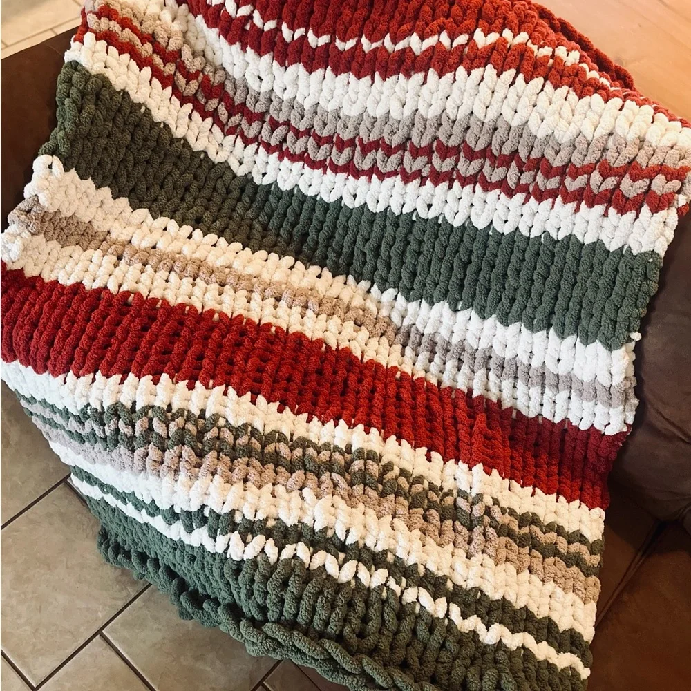 Cozy Hand-Knit Chunky yarn Striped Holiday Throw Blanket - Red Green White 56x48